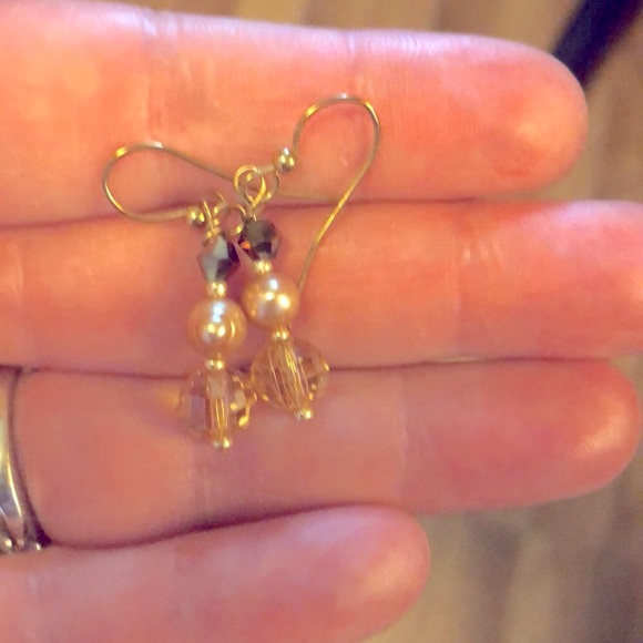 Beautiful crystal and freshwater pearl earrings - Picture 2 of 3